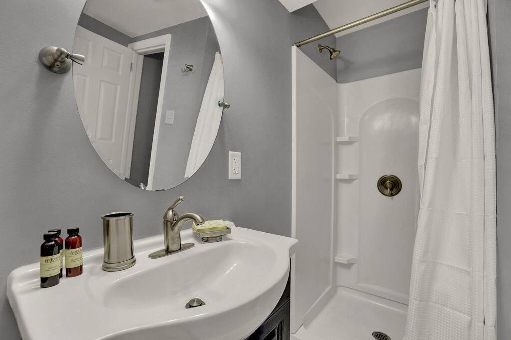 Suites On Seneca - Gorgeous One Bedroom Apartment 해리스버그 외부 사진